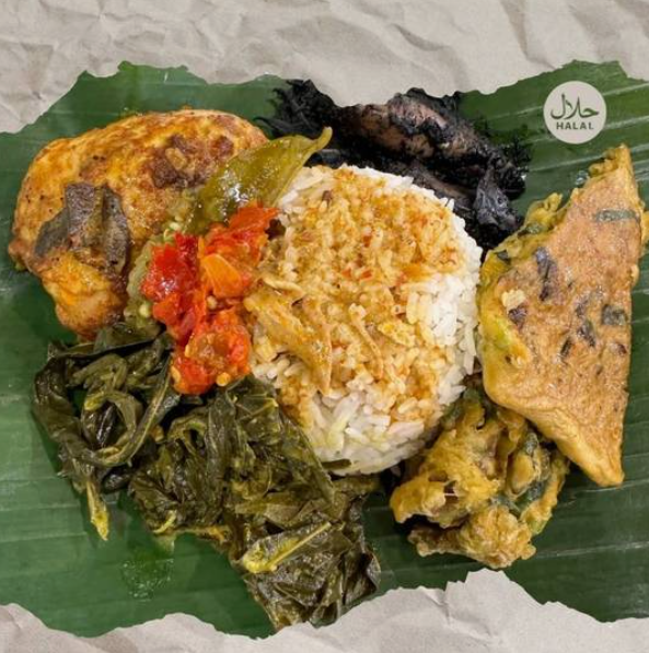 Nasi Bungkus / Wrapped Rice (2 Meat 2 Vegetables)