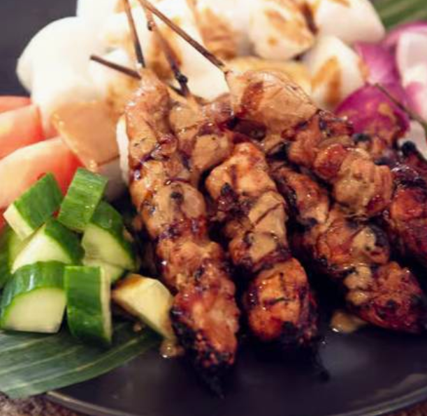 Sate Ayam Lontong
