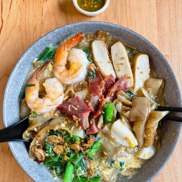 Kwetiau Siram / Rice noodles in egg gravy sauce