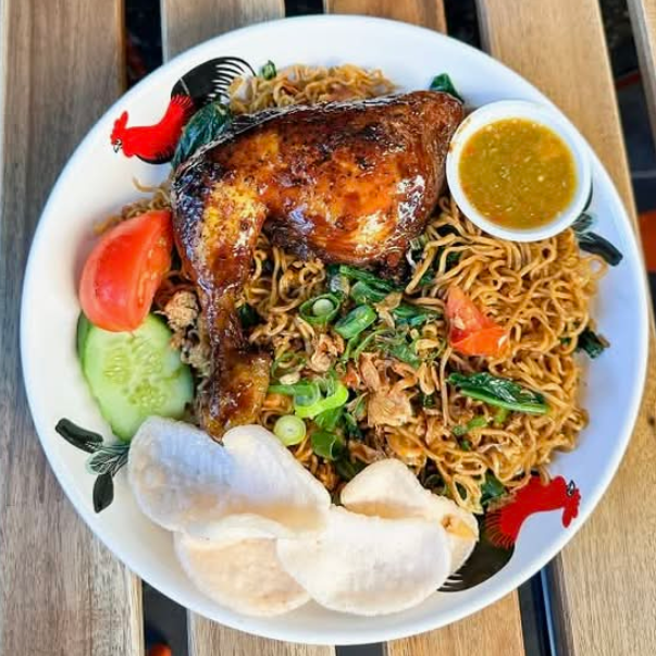 Indomie Mie Goreng Fried Noodles with grilled chicken