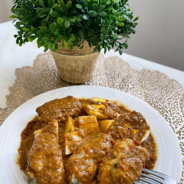 Siomay Bandung / steamed fish dumpling in peanut sauce