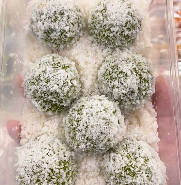 Klepon / Indonesian Sweet Rice Cakes (Onde Onde)