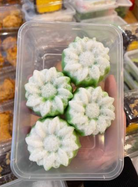 Putu Ayu (Indonesian Steamed Pandan Cake with Coconut)