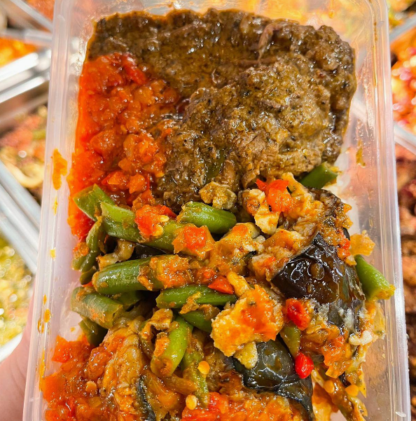 Nasi rendang sapi + sambal terong buncis (2 choices)