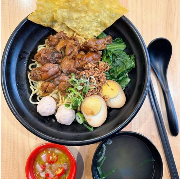 Mie Ayam Komplit (Indonesian Style Chicken Noodles)