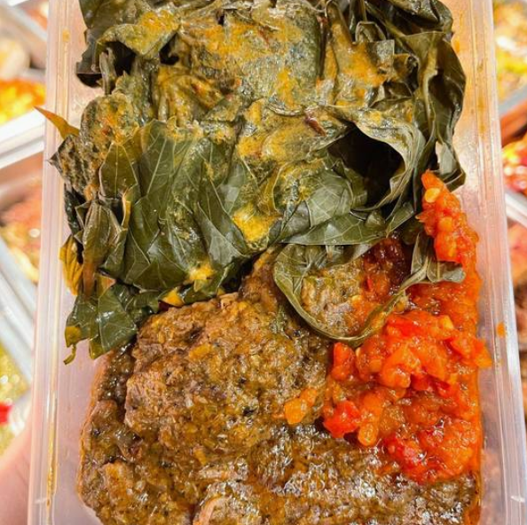 Nasi Rendang Sapi + Gulai Daun Ubi (2 Choices)