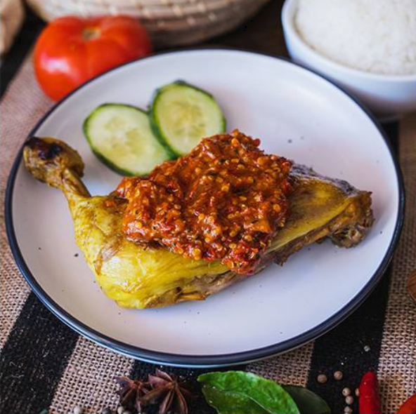 Grilled Chicken with Fresh Chilli Sauce