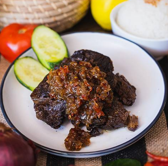 Fried Steak with Red Onion Chilli Sauce