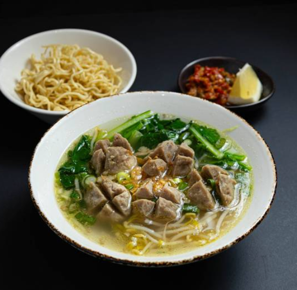 Mie Bakso Kuah/Beef Balls Noodles