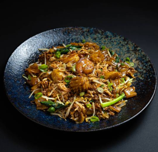 Kwetiau Goreng/Fried Flat Rice Noodles