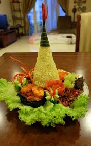 Turmeric-flavored cone rice - Medium